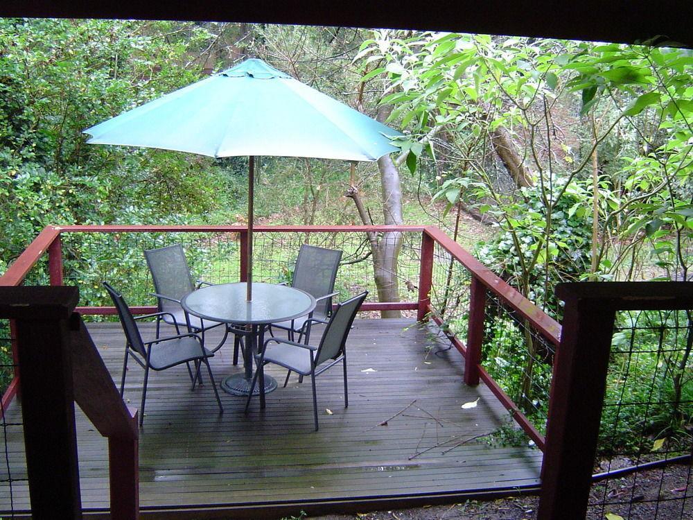 Stone'S Throw Cottage Bed And Breakfast Belgrave Εξωτερικό φωτογραφία