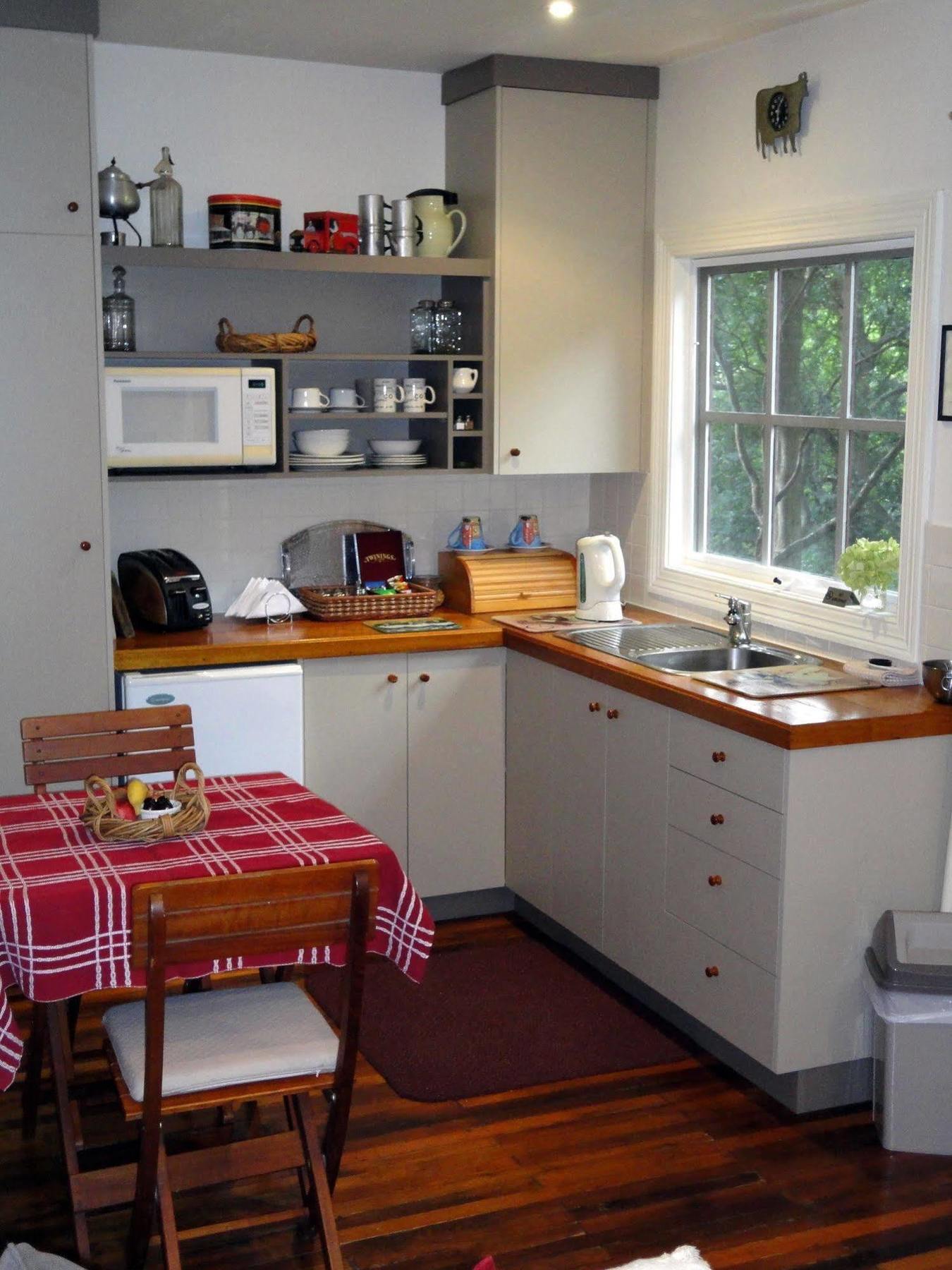 Stone'S Throw Cottage Bed And Breakfast Belgrave Εξωτερικό φωτογραφία