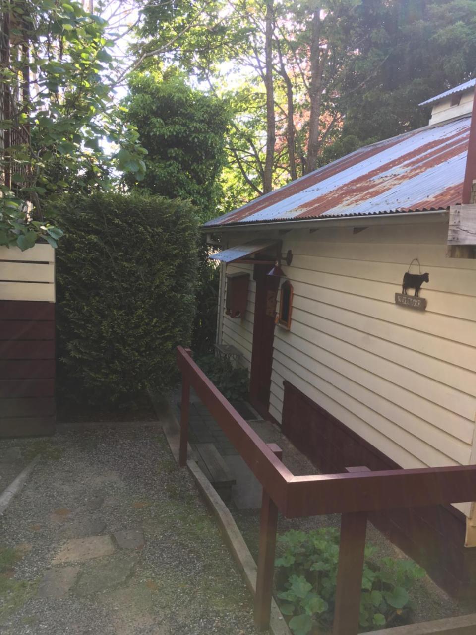 Stone'S Throw Cottage Bed And Breakfast Belgrave Εξωτερικό φωτογραφία