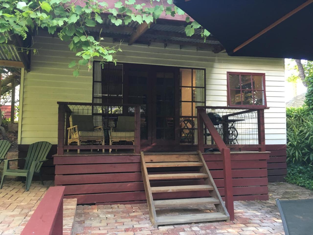 Stone'S Throw Cottage Bed And Breakfast Belgrave Εξωτερικό φωτογραφία